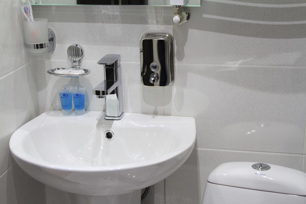 Hotel Tourist Tbilisi Rom bilde