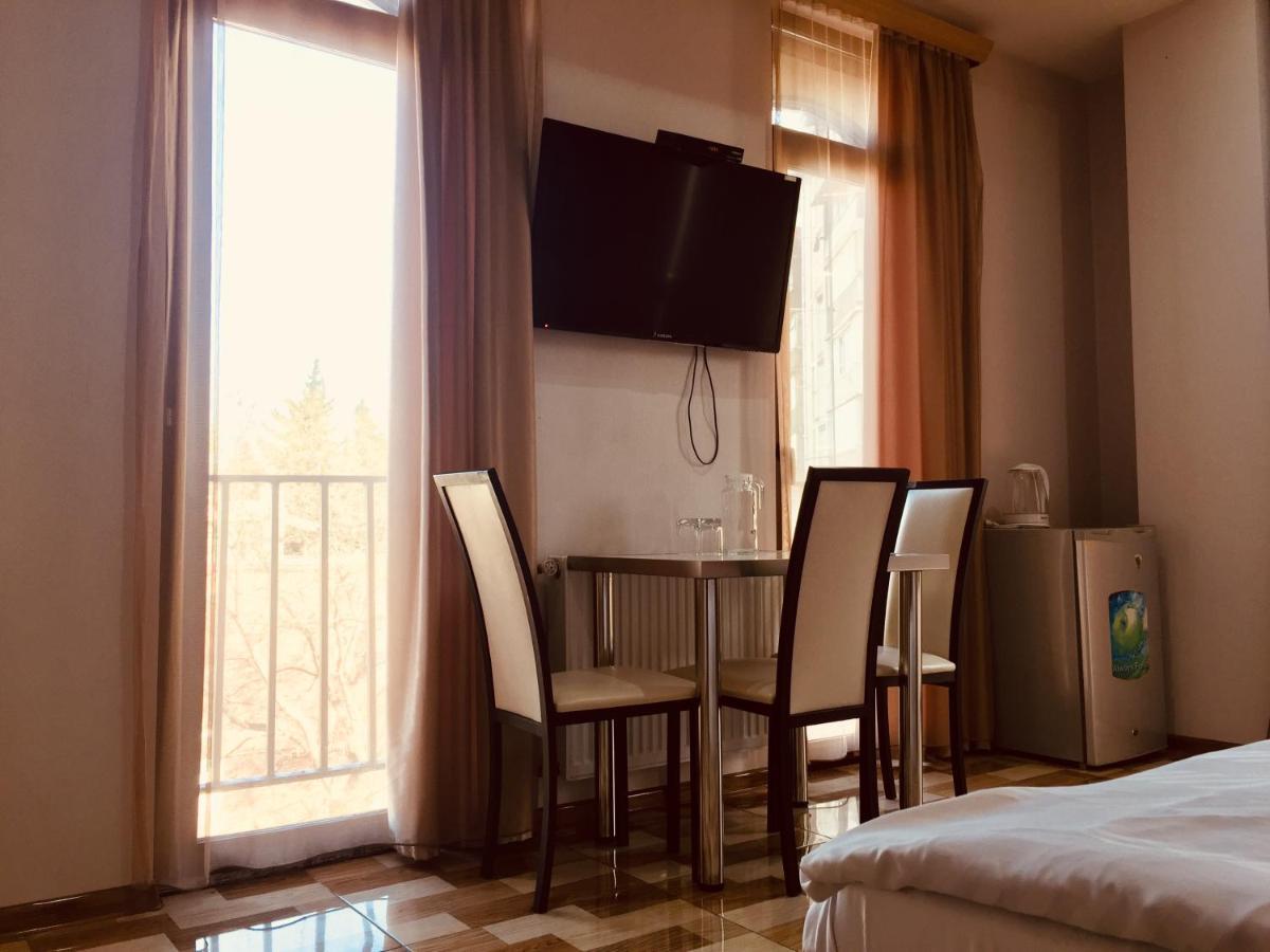 Hotel Tourist Tbilisi Eksteriør bilde